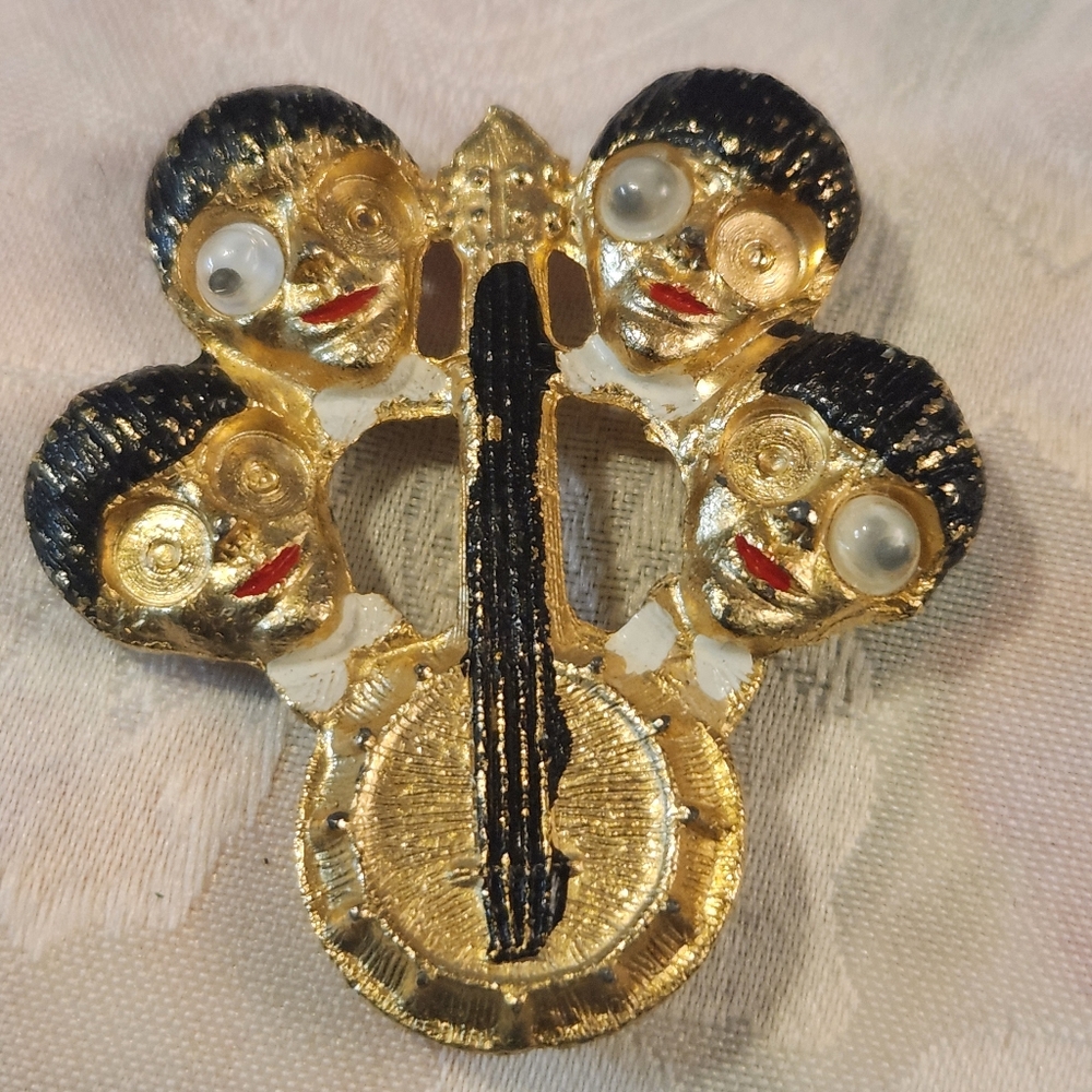 Rare 1960's Beatles Group Googly  Eyes Banjo Guitar Brooch pin  Goldtone. Read